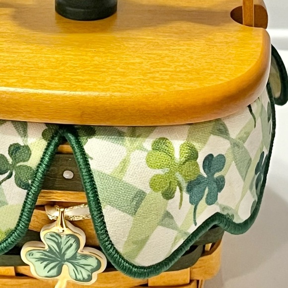 Longaberger 1999 Lots of Luck Basket w/Liner,Charm, Protector,Lid & Product Card - Picture 9 of 10